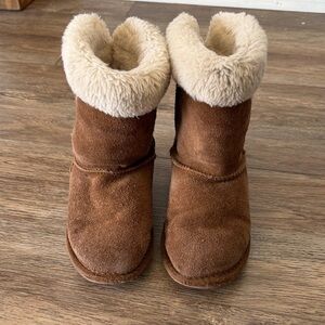 GIRLS Sherpa boots!